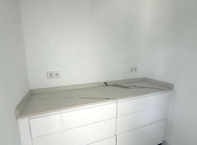 5 soverom Villa til salgs i Nueva Atalaya, Estepona med svømmebasseng garasje - € 2 000 000 (Ref: 9503696)