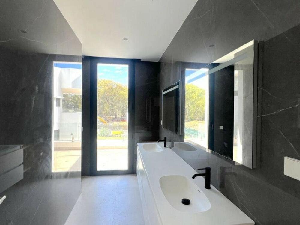 5 soverom Villa til salgs i Estepona med svømmebasseng garasje - € 2 000 000 (Ref: 9503696)