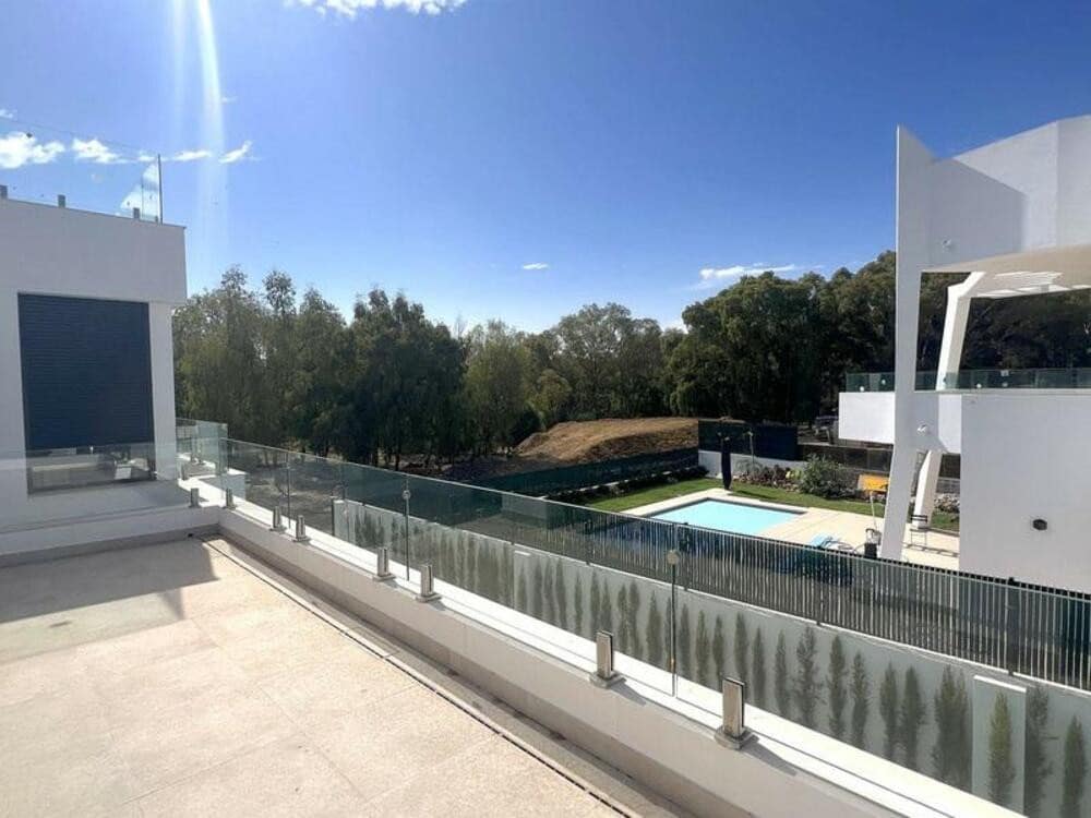 5 soverom Villa til salgs i Estepona med svømmebasseng garasje - € 2 000 000 (Ref: 9503696)