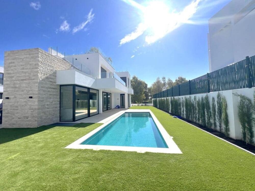 5 soverom Villa til salgs i Estepona med svømmebasseng garasje - € 2 000 000 (Ref: 9503696)