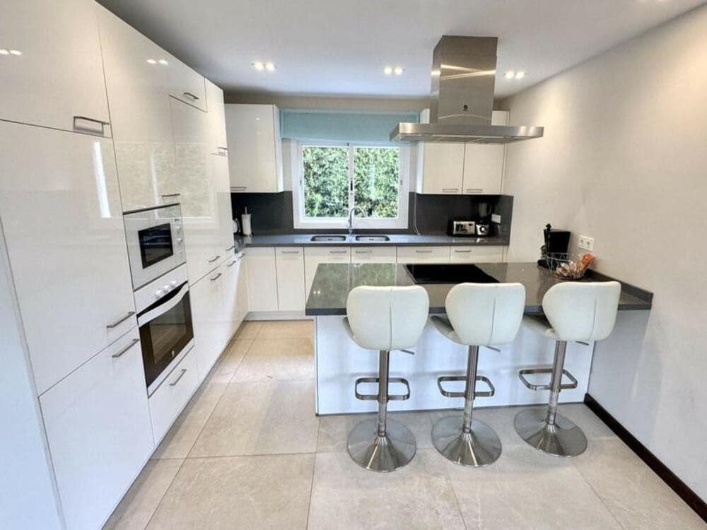 5 bedroom Villa for sale in Nueva Andalucia with pool garage - € 1,695,000 (Ref: 9503699)