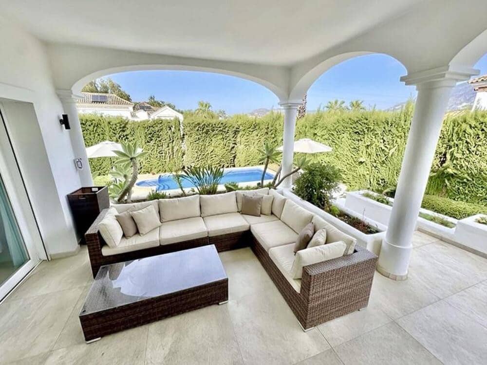 5 bedroom Villa for sale in Nueva Andalucia with pool garage - € 1,695,000 (Ref: 9503699)