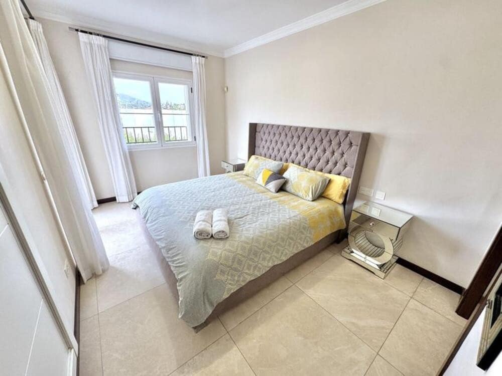 5 bedroom Villa for sale in Nueva Andalucia with pool garage - € 1,695,000 (Ref: 9503699)