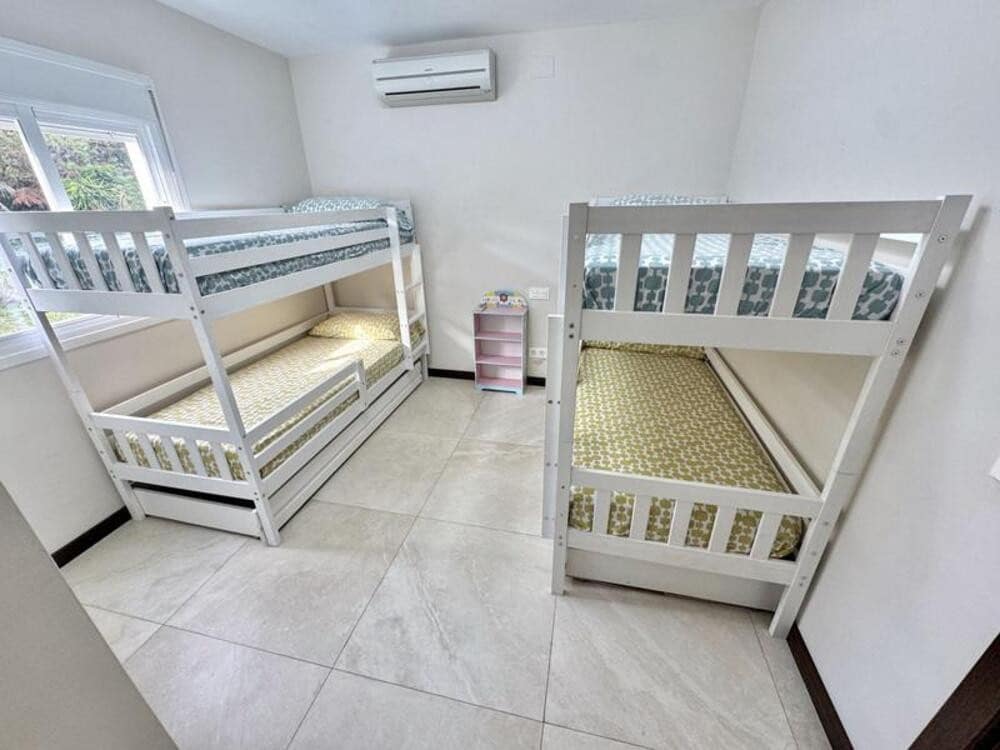 5 bedroom Villa for sale in Nueva Andalucia with pool garage - € 1,695,000 (Ref: 9503699)