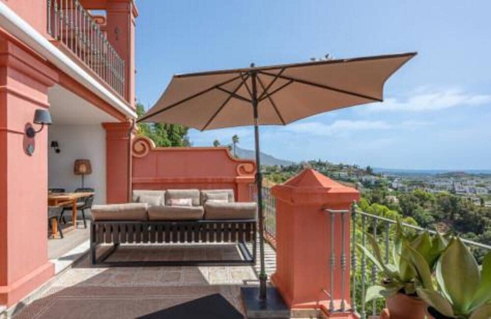 4 bedroom Apartment for sale in Monte Halcones with pool garage - € 875,000 (Ref: 9508057)