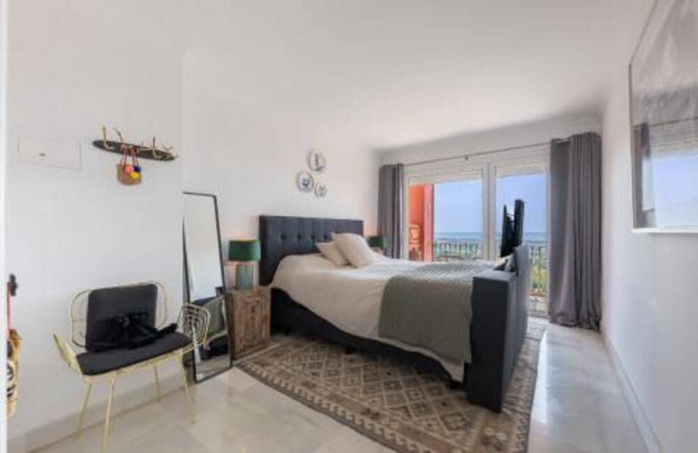 4 bedroom Apartment for sale in Monte Halcones with pool garage - € 875,000 (Ref: 9508057)
