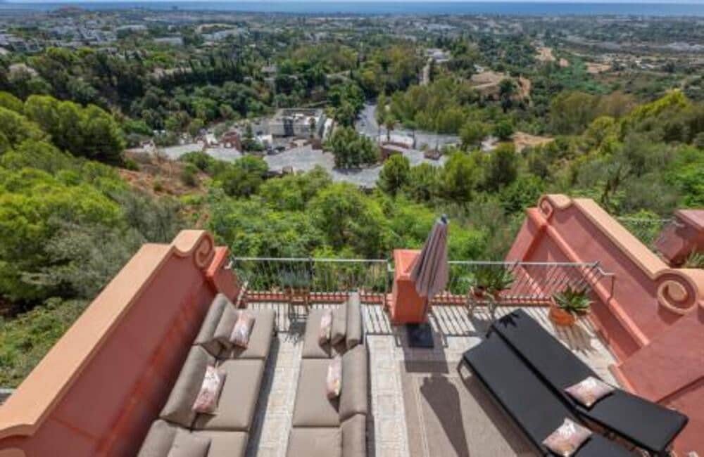 4 bedroom Apartment for sale in Monte Halcones with pool garage - € 875,000 (Ref: 9508057)