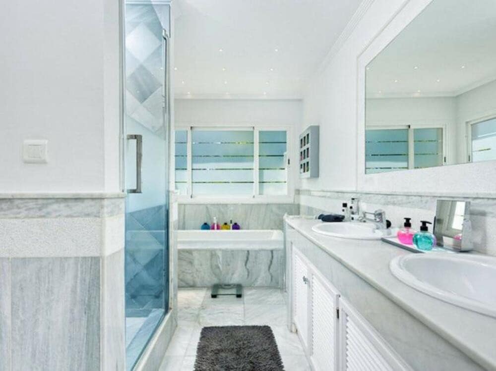 4 sypialnia Dom blizniak na sprzedaż w Guadalmina z basenem garażem - 1 100 000 € (Ref: 9508059)