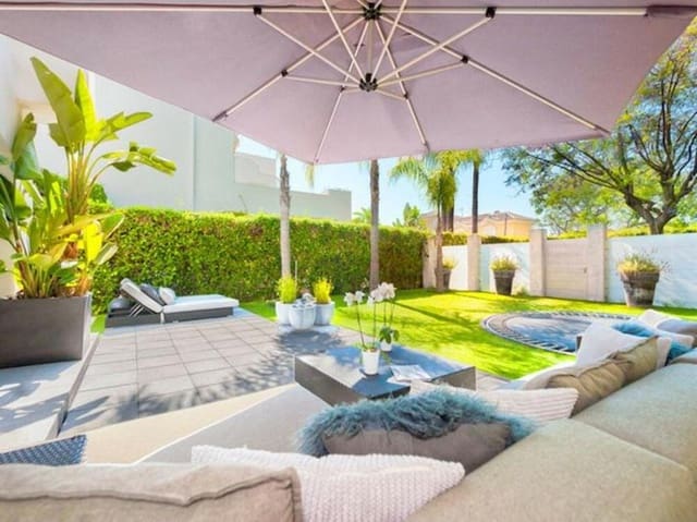 4 soveværelse Semi-Rækkehus til salg i Guadalmina Baja, Marbella med swimmingpool garage - € 1.100.000 (Ref: 9508059)