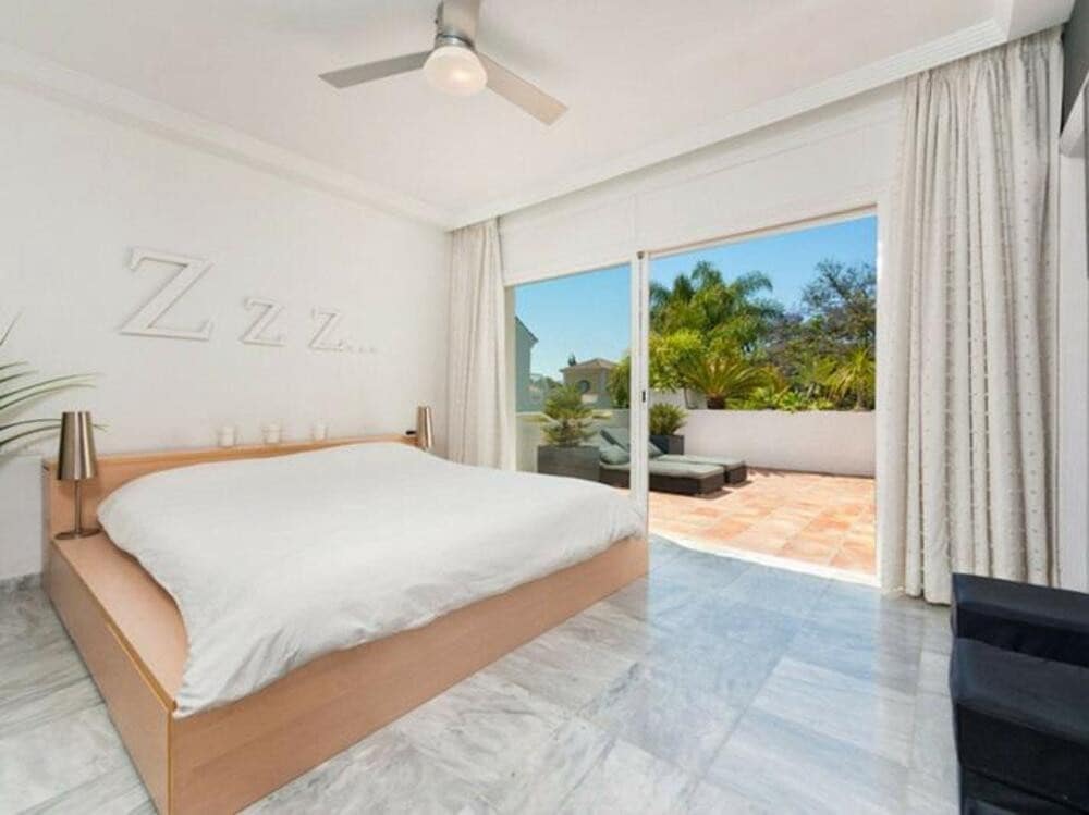 Pareado de 4 habitaciones en Guadalmina en venta con piscina garaje - 1.100.000 € (Ref: 9508059)