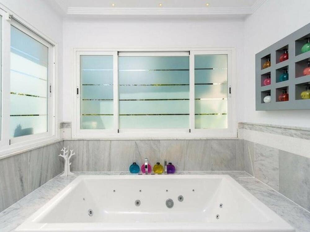 Pareado de 4 habitaciones en Guadalmina en venta con piscina garaje - 1.100.000 € (Ref: 9508059)