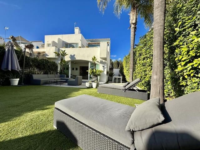 4 soveværelse Semi-Rækkehus til salg i Guadalmina Baja, Marbella med swimmingpool garage - € 1.100.000 (Ref: 9508059)