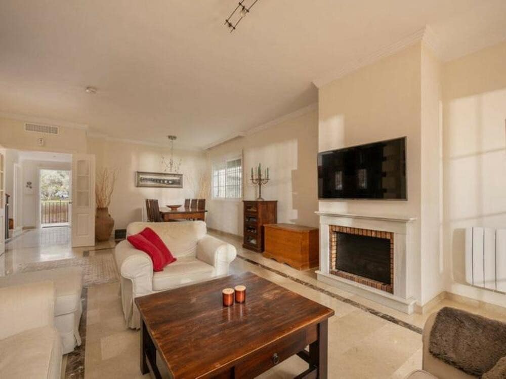 5 sypialnia Willa na sprzedaż w Marbella z basenem garażem - 1 100 000 € (Ref: 9508060)