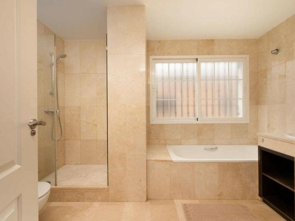 5 sypialnia Willa na sprzedaż w Marbella z basenem garażem - 1 100 000 € (Ref: 9508060)