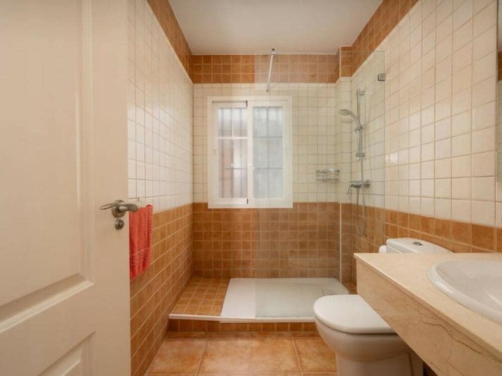 5 sypialnia Willa na sprzedaż w Marbella z basenem garażem - 1 100 000 € (Ref: 9508060)