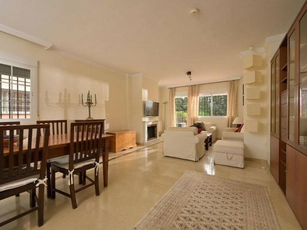 5 sypialnia Willa na sprzedaż w Marbella z basenem garażem - 1 100 000 € (Ref: 9508060)