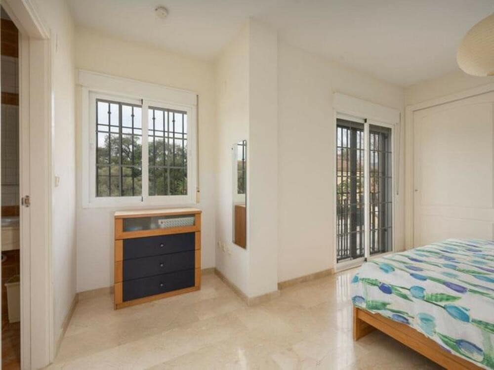 5 sypialnia Willa na sprzedaż w Marbella z basenem garażem - 1 100 000 € (Ref: 9508060)