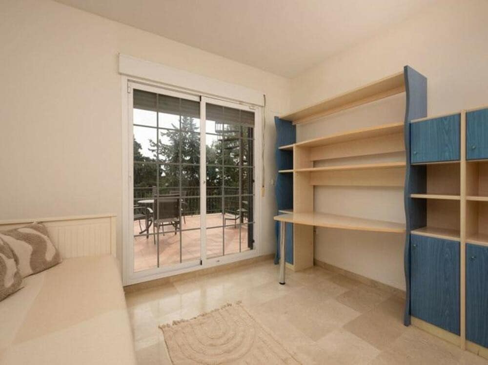 5 sypialnia Willa na sprzedaż w Marbella z basenem garażem - 1 100 000 € (Ref: 9508060)