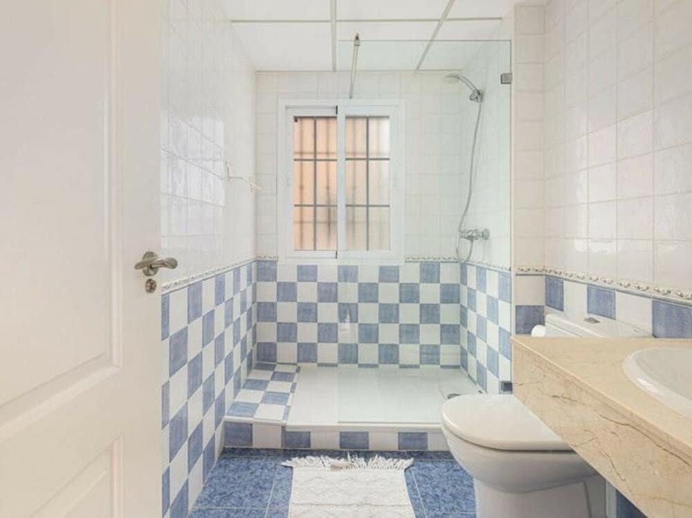 5 sypialnia Willa na sprzedaż w Marbella z basenem garażem - 1 100 000 € (Ref: 9508060)