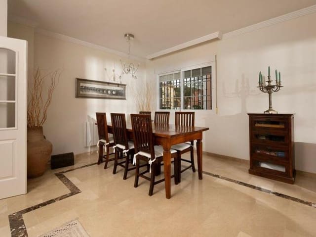 5 sypialnia Willa na sprzedaż w Elviria, Marbella z basenem garażem - 1 100 000 € (Ref: 9508060)