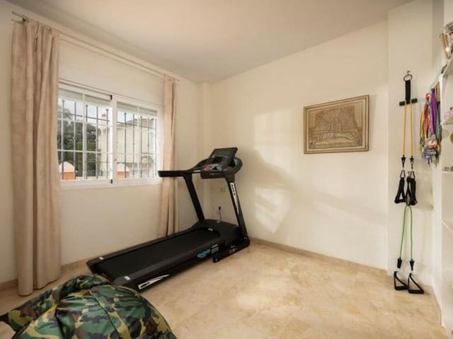 5 sypialnia Willa na sprzedaż w Elviria, Marbella z basenem garażem - 1 100 000 € (Ref: 9508060)