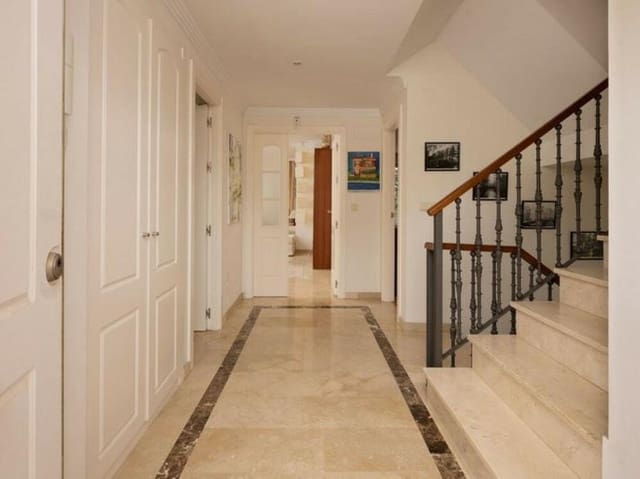 5 sypialnia Willa na sprzedaż w Elviria, Marbella z basenem garażem - 1 100 000 € (Ref: 9508060)