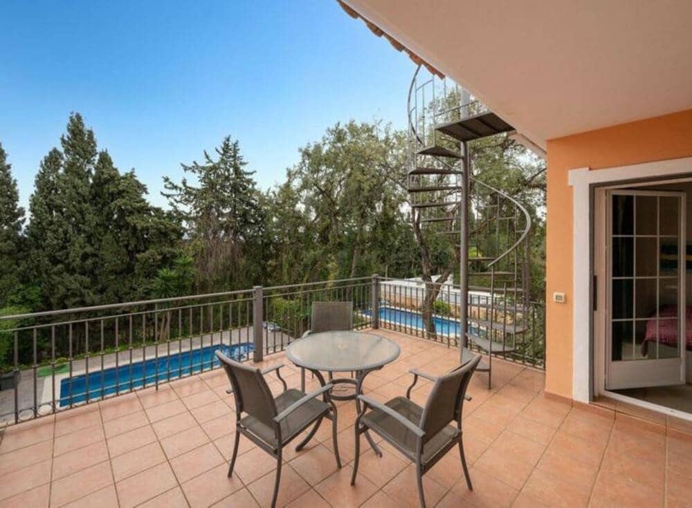 5 sypialnia Willa na sprzedaż w Marbella z basenem garażem - 1 100 000 € (Ref: 9508060)