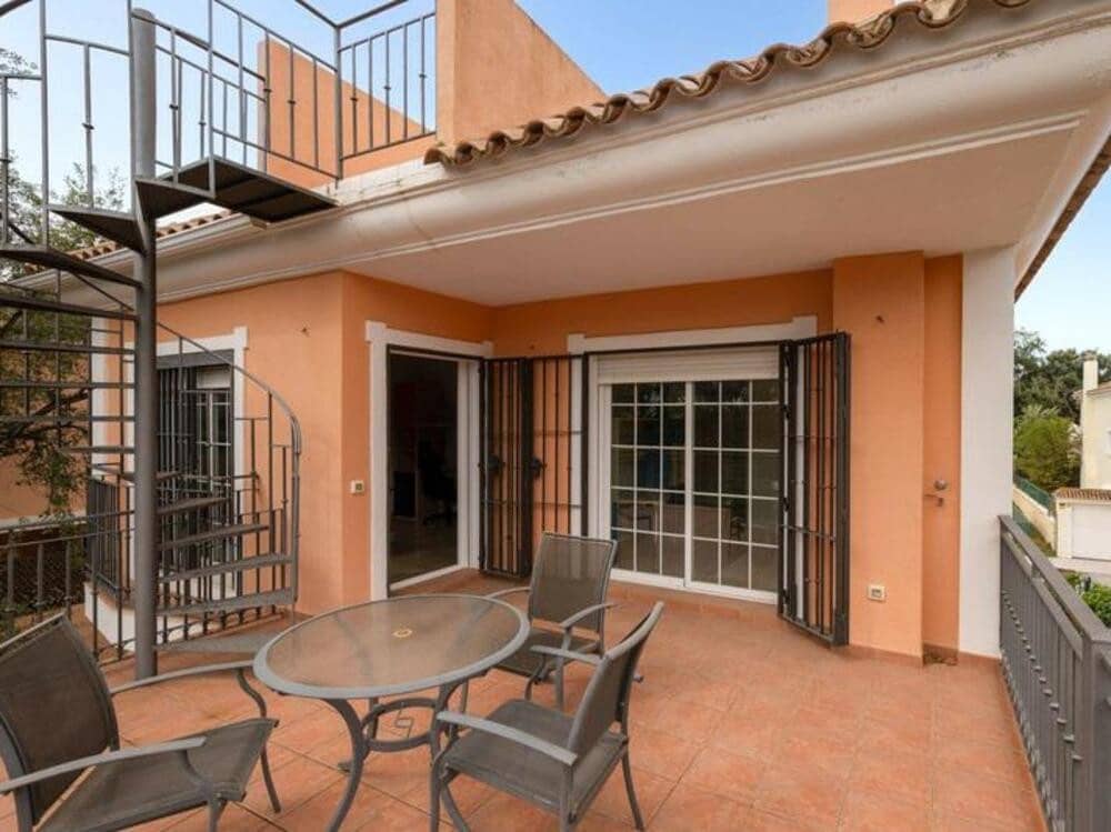 5 sypialnia Willa na sprzedaż w Marbella z basenem garażem - 1 100 000 € (Ref: 9508060)