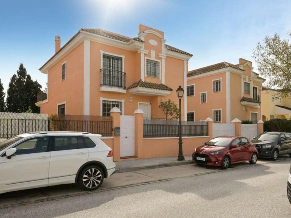 5 sypialnia Willa na sprzedaż w Marbella z basenem garażem - 1 100 000 € (Ref: 9508060)