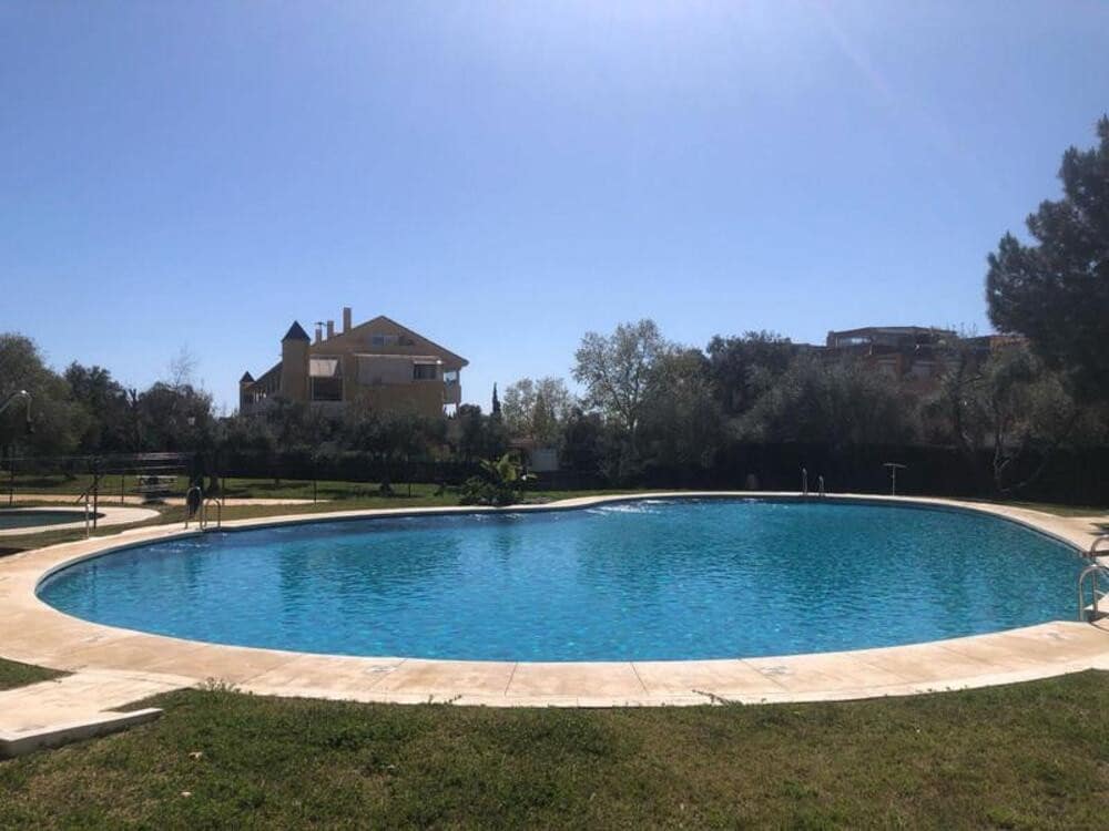 5 sypialnia Willa na sprzedaż w Marbella z basenem garażem - 1 100 000 € (Ref: 9508060)