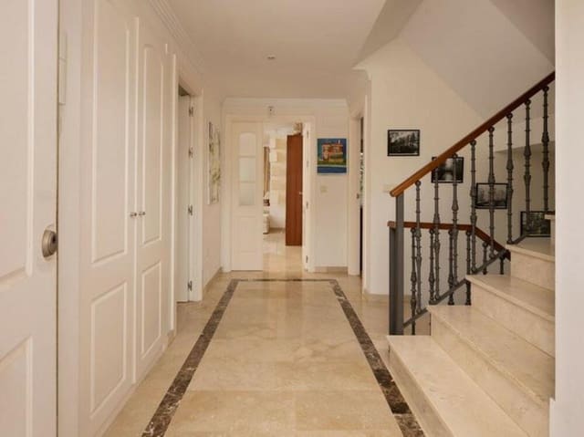 5 soveværelse Villa til salg i Elviria, Marbella med swimmingpool garage - € 985.000 (Ref: 9508060)