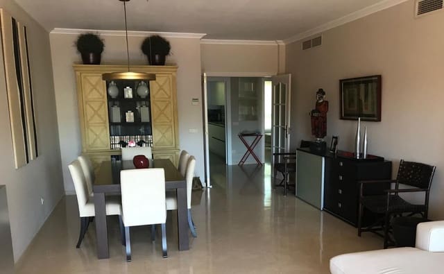 2 sypialnia Penthouse do wynajęcia w Puerto Banus, Marbella z basenem garażem - 2 800 € (Ref: 9511896)