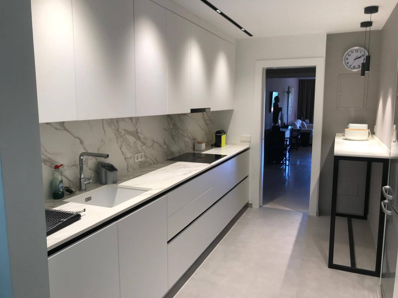 2 sypialnia Penthouse do wynajęcia w Marbella z basenem garażem - 2 800 € (Ref: 9511896)