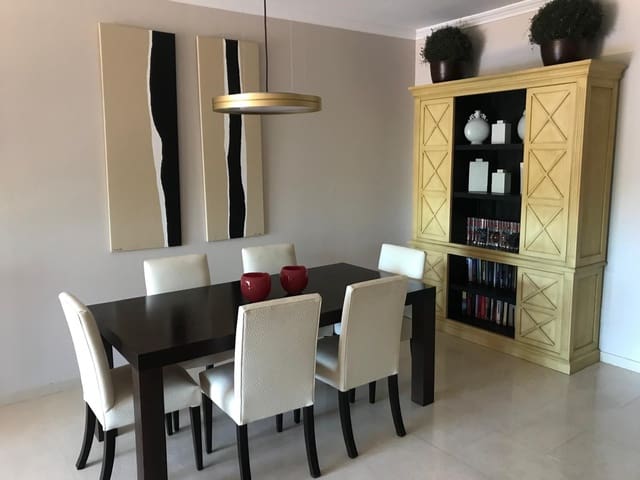 2 sypialnia Penthouse do wynajęcia w Puerto Banus, Marbella z basenem garażem - 2 800 € (Ref: 9511896)