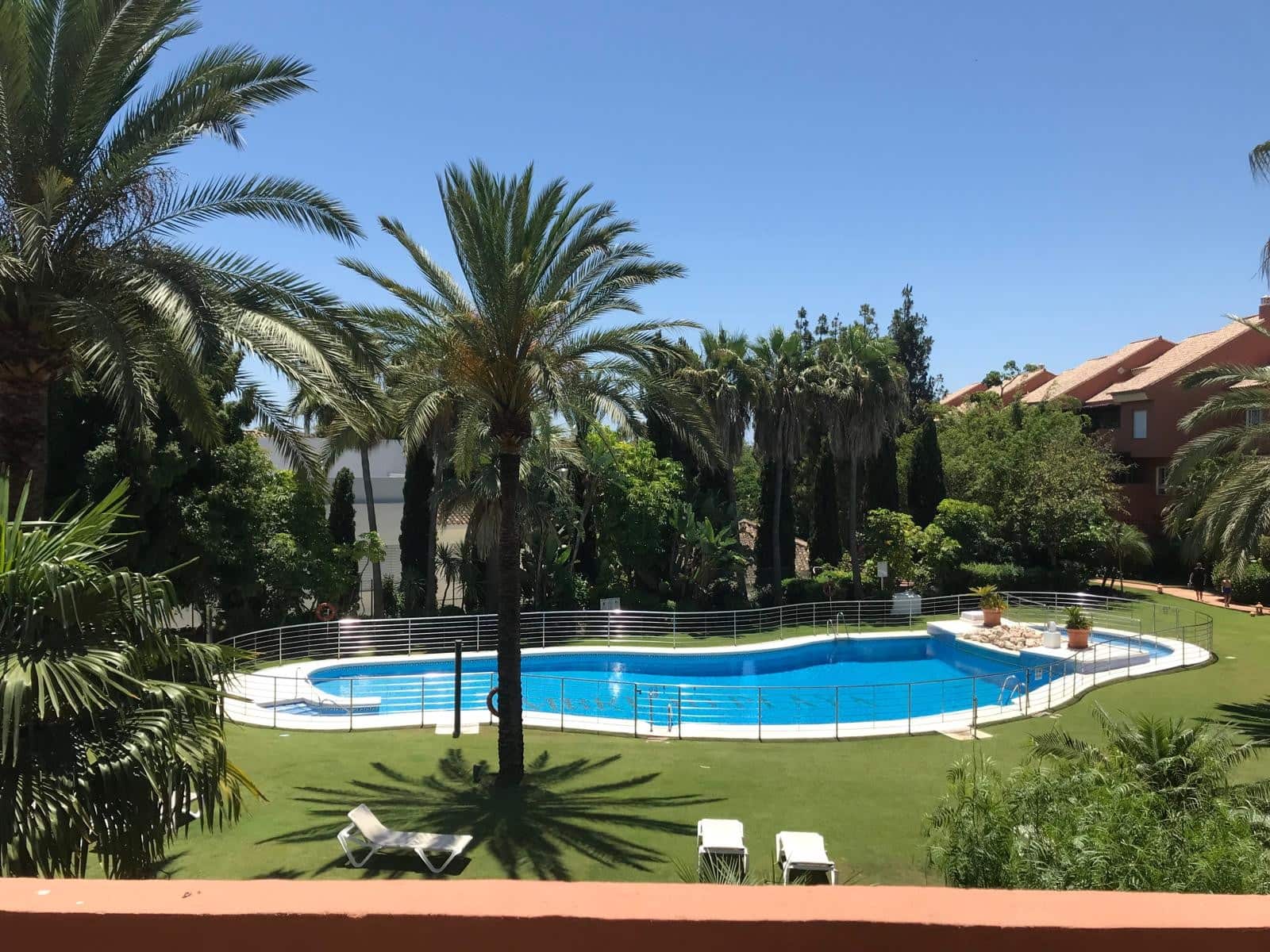 2 sypialnia Penthouse do wynajęcia w Marbella z basenem garażem - 2 800 € (Ref: 9511896)