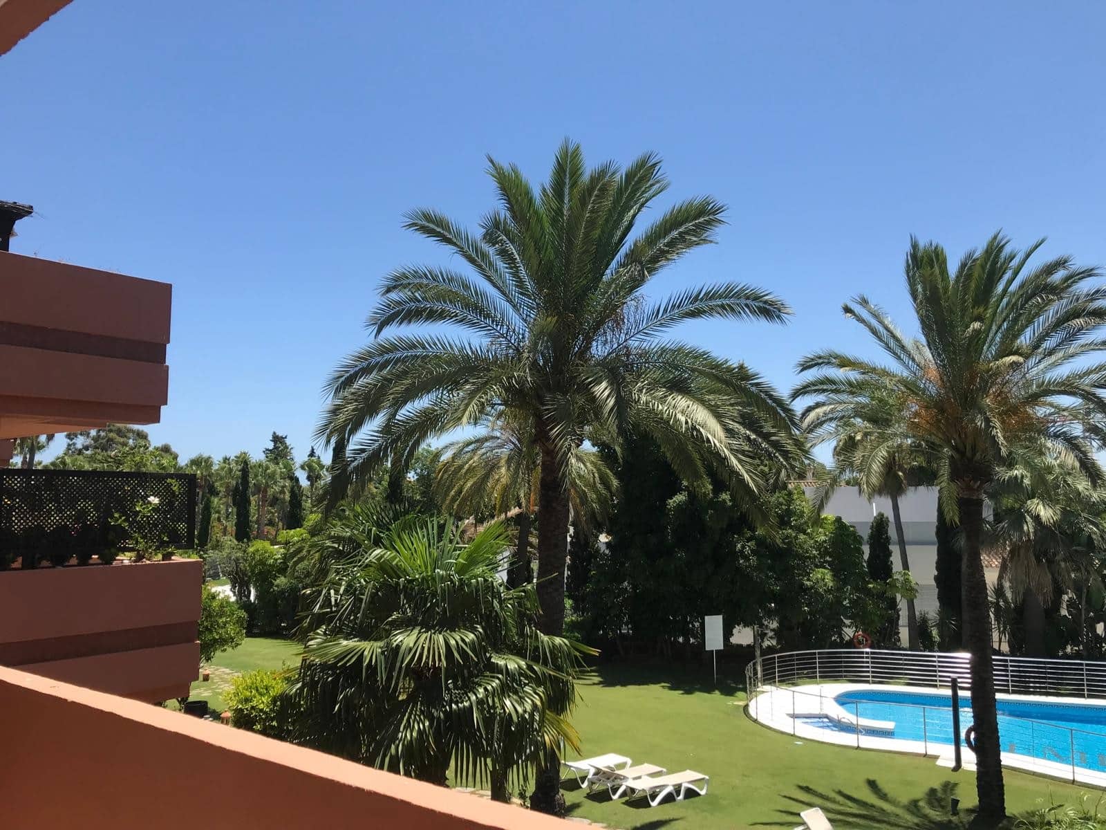 2 sypialnia Penthouse do wynajęcia w Marbella z basenem garażem - 2 800 € (Ref: 9511896)