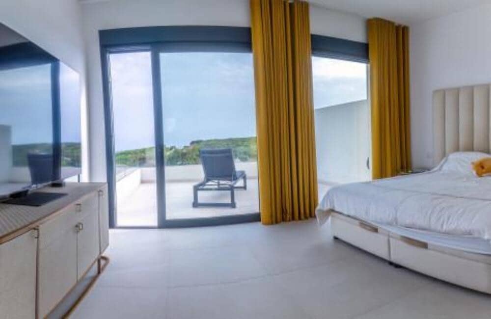 3 soverom Hus til salgs i Casares med svømmebasseng garasje - € 890 000 (Ref: 9511900)