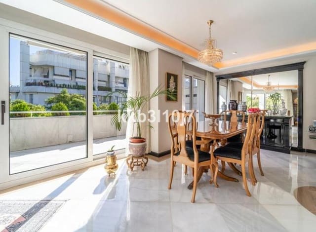 4 soveværelse Lejlighed til salg i Playa de Fontanilla, Marbella med swimmingpool garage - € 2.650.000 (Ref: 9511902)