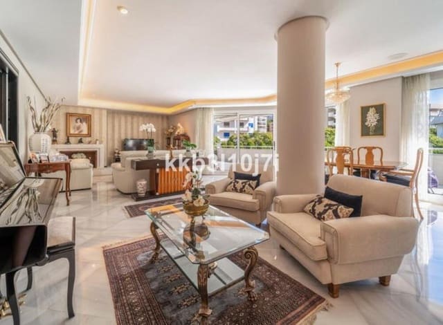 4 soveværelse Lejlighed til salg i Playa de Fontanilla, Marbella med swimmingpool garage - € 2.650.000 (Ref: 9511902)