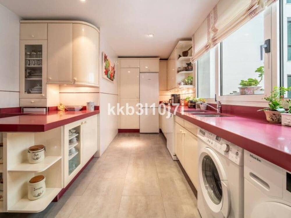 4 soverom Leilighet til salgs i Marbella med svømmebasseng garasje - € 2 650 000 (Ref: 9511902)