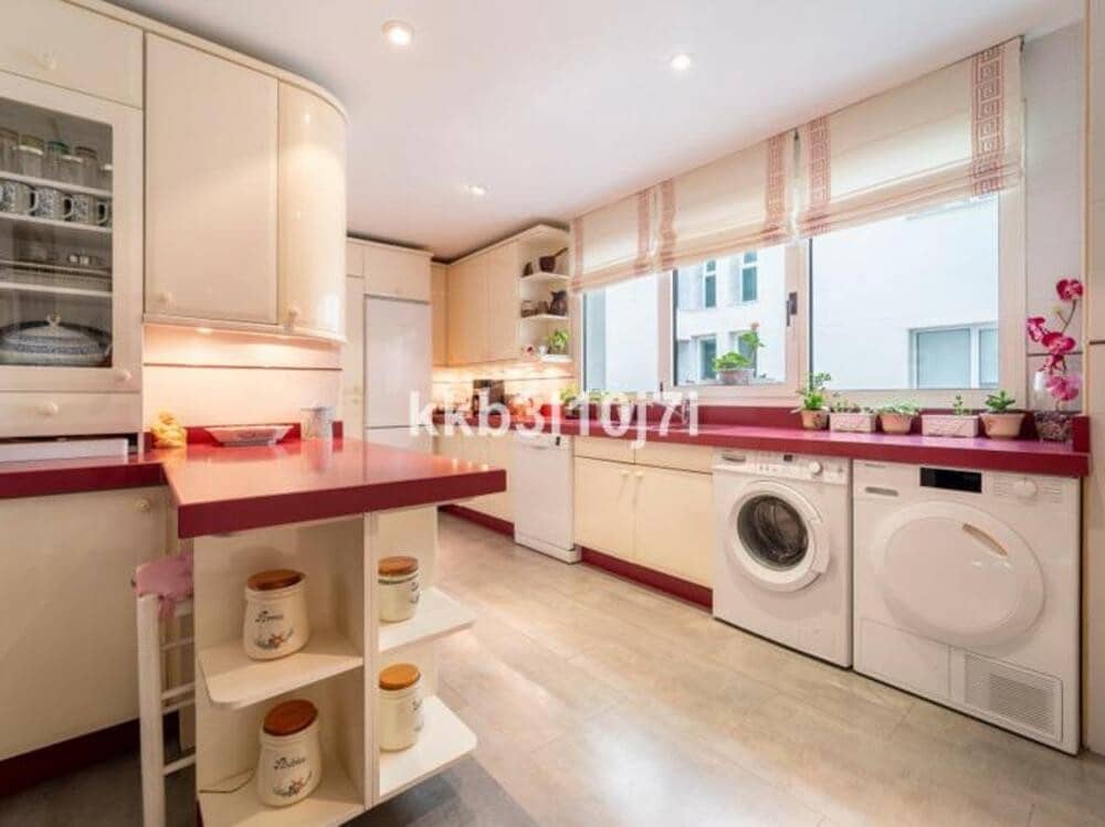 4 soverom Leilighet til salgs i Marbella med svømmebasseng garasje - € 2 650 000 (Ref: 9511902)