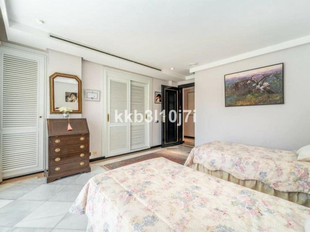 4 soverom Leilighet til salgs i Marbella med svømmebasseng garasje - € 2 650 000 (Ref: 9511902)