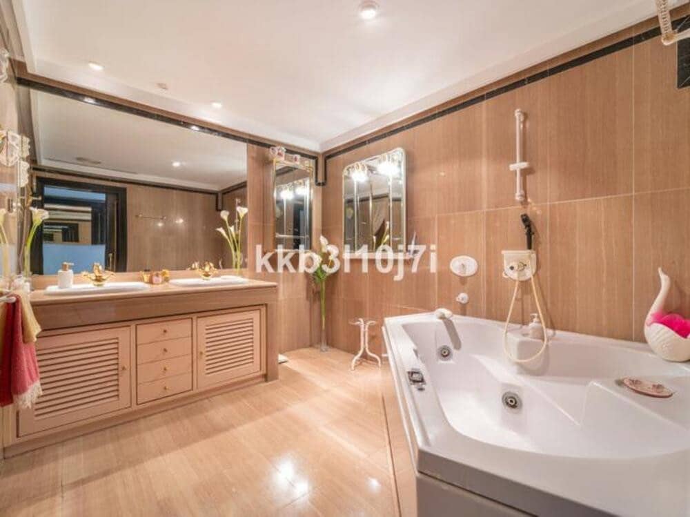 4 soverom Leilighet til salgs i Marbella med svømmebasseng garasje - € 2 650 000 (Ref: 9511902)