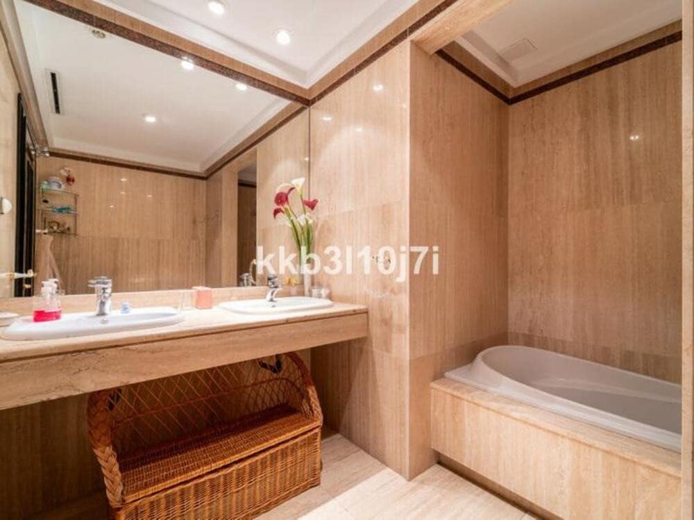4 soverom Leilighet til salgs i Marbella med svømmebasseng garasje - € 2 650 000 (Ref: 9511902)