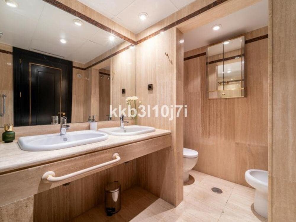 4 soverom Leilighet til salgs i Marbella med svømmebasseng garasje - € 2 650 000 (Ref: 9511902)