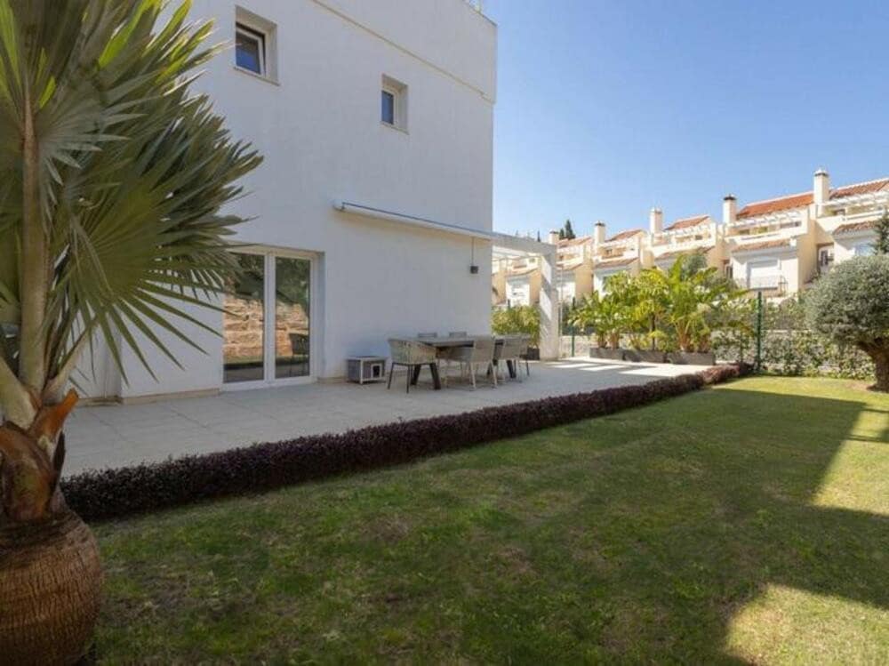 4 Zimmer Doppelhaus zu verkaufen in Calahonda mit Pool - 820.000 € (Ref: 9511903)