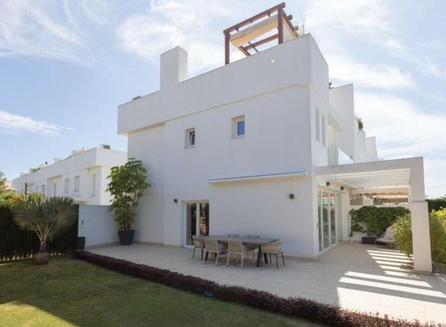 4 soveværelse Semi-Rækkehus til salg i Calahonda, Mijas med swimmingpool - € 775.000 (Ref: 9511903)