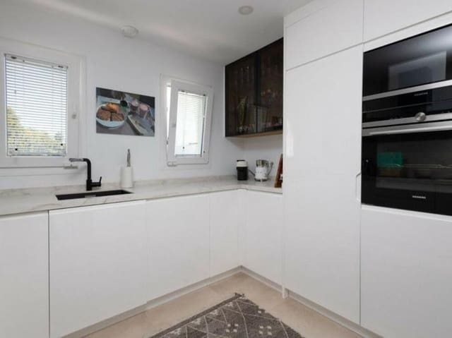 4 soveværelse Semi-Rækkehus til salg i Calahonda, Mijas med swimmingpool - € 775.000 (Ref: 9511903)
