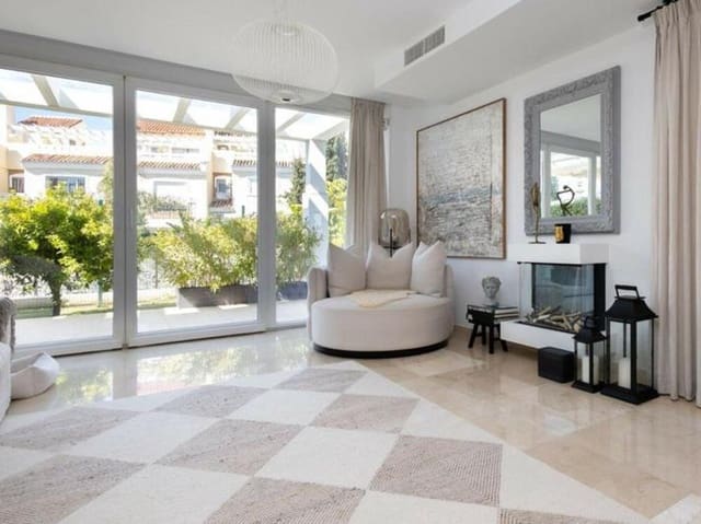 4 soveværelse Semi-Rækkehus til salg i Calahonda, Mijas med swimmingpool - € 775.000 (Ref: 9511903)