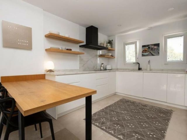 4 soveværelse Semi-Rækkehus til salg i Calahonda, Mijas med swimmingpool - € 775.000 (Ref: 9511903)